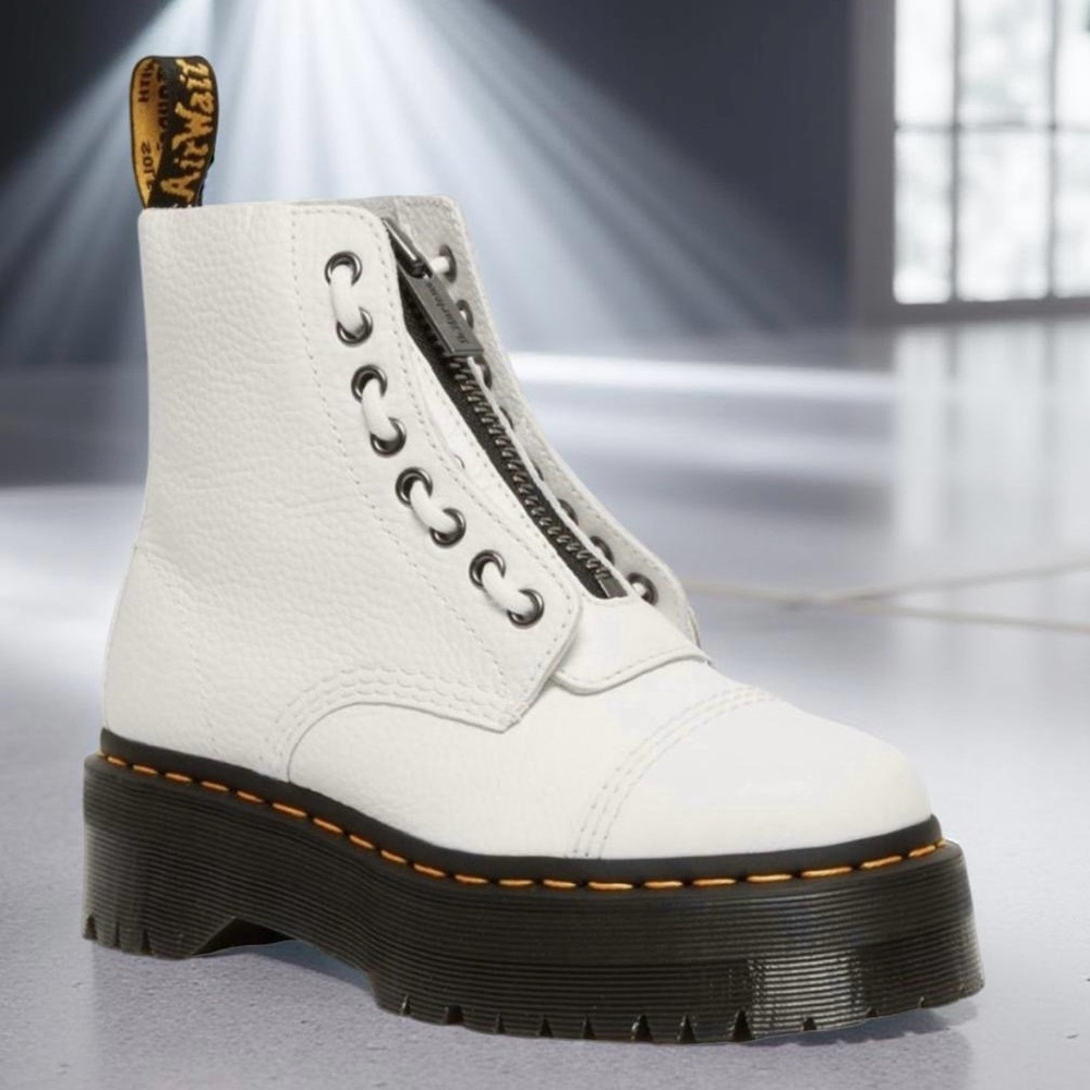 Dr. Martens Sinclair Tumbled Nubuck Women’s Ankle Boots, Size 8